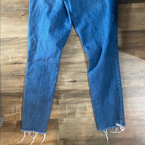 Old Navy Women's O.G. Straight Distressed Jeans - Picture 9 of 9